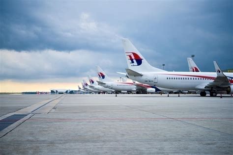 malaysia airlines begins  reinstate international flights