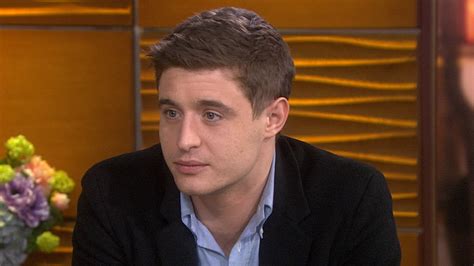 max irons escapes nazis in ‘woman in gold