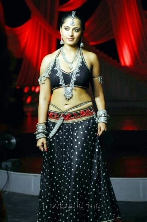 indian hot actress anushka shetty hot and unseen stills from telugu