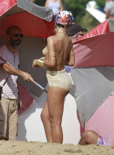 rihanna fapping naked body parts of celebrities