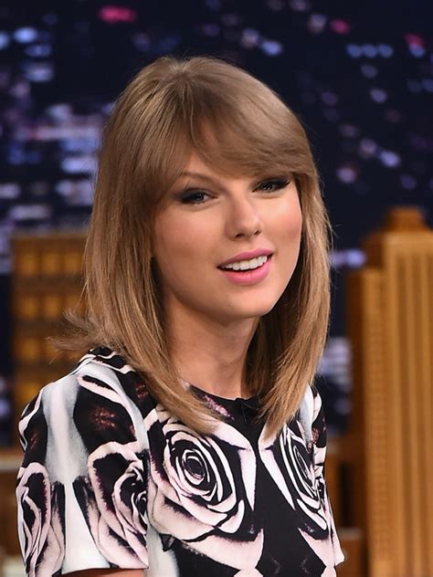 Taylor Swifts Hair On ‘jimmy Fallon — Retro Bob And Glowing Tan Skin