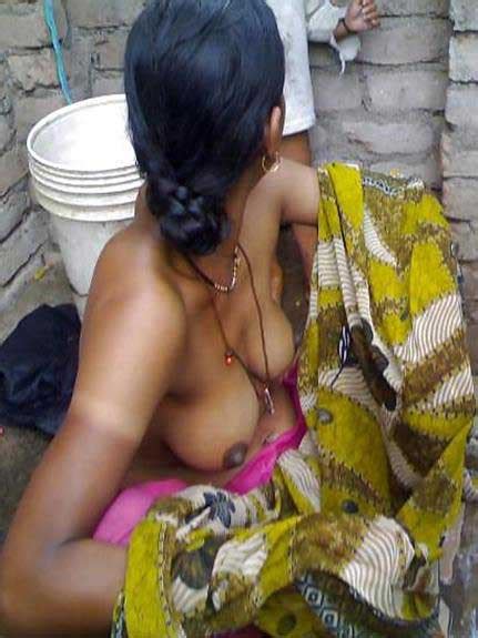 indian desi aunty ne open air bath liya photos ban gae