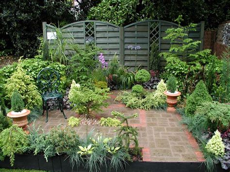 small courtyard garden ideas