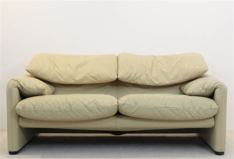 seat maralunga leather sofa  vico magistretti  cassina