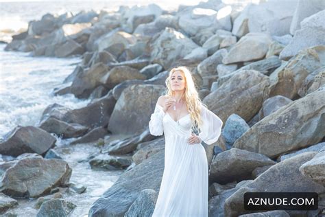 heidi montag sexy dress while posing for photos this weekend in malibu