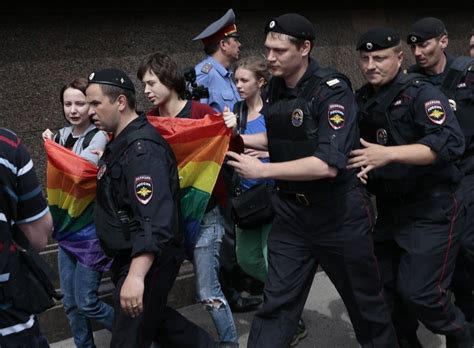 russian police detain activists foes at gay rally