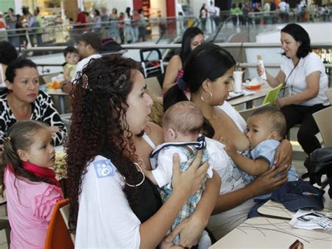 mothers stage breastfeed protest at costa rica mall