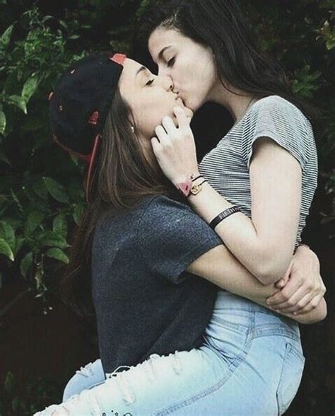 Pin By Leti M Q × On Lgbtqpia Cute Lesbian Couples Girls In Love