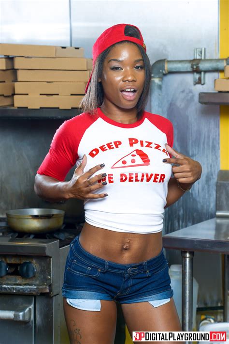 Delivery Girl Is Fucking Her Client Photos Kyle Mason Mya Mays