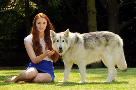 Sophie Turner And Zunni Lady Game Of Thrones Photo