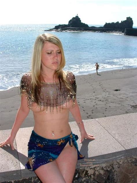 hot blond by beach april 2003 voyeur web hall of fame