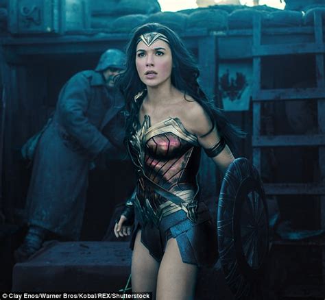 Gal Gadot Fires Back At Body Shamers Saying Shes Too Thin Daily Mail