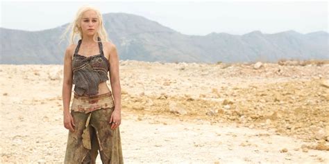 Emilia Clarke Defends Game Of Thrones Nudity Screen Rant