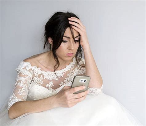 woman reads her cheating fiancé s texts instead of vows on her wedding