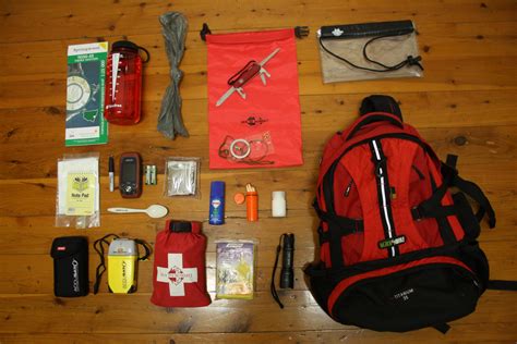 essentials  pack   hike