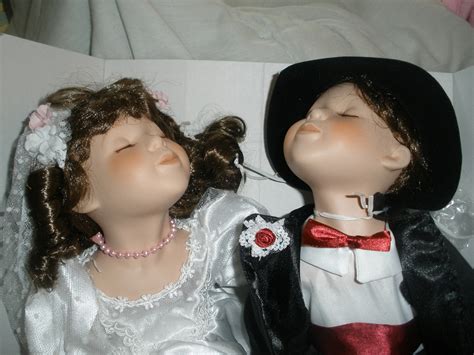 geppeddo bride and groom kissing porcelain dolls nib rare other