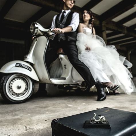 pre wedding photography made cool with the help of the vespa vespa
