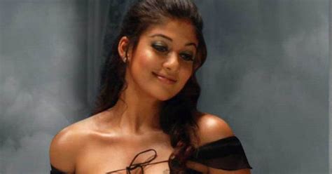 scandals actress nayanthara hot deep boob show