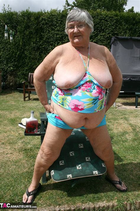 naughty amateur granny libby inserting a bottle in her fat pussy in the garden
