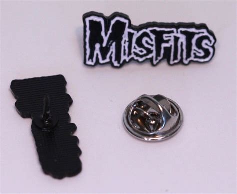 misfits white metal pin tienda misfits white metal