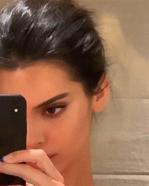 Are Kendall Jenner S Mirror Selfies An Art Form Yes Yes They Are – Artofit