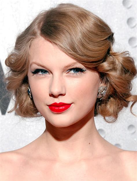 Taylor Swift Celebrity Makeup How To Wear Red Lipstick