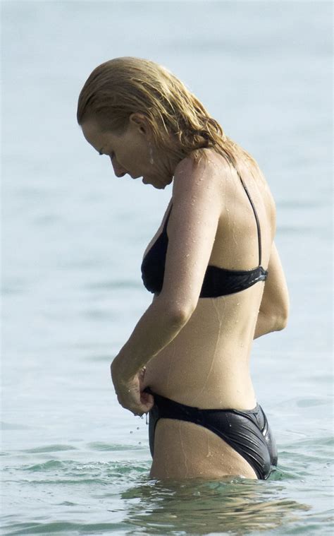 naomi watts showing her body in black bikini at the beach in barbados