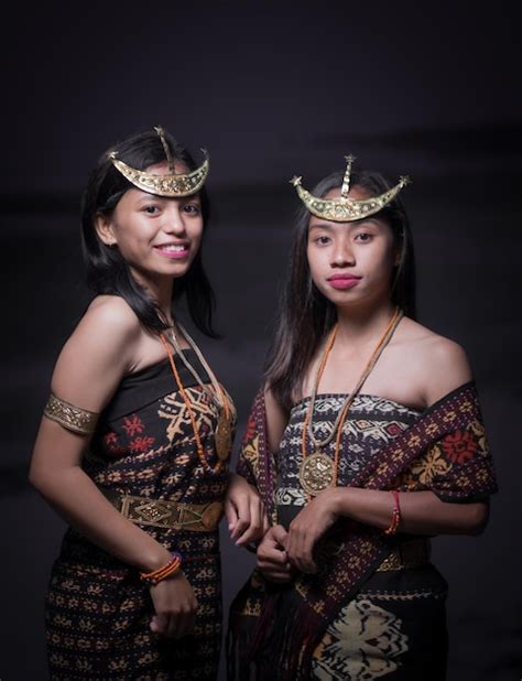 traditional indonesian clothing
