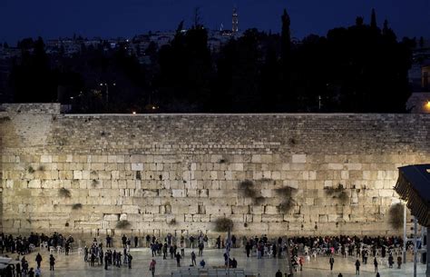 the world s most famous walls and their fascinating secrets