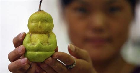 farmer grows buddha shaped pear picture mirror online
