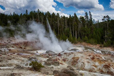 steamboat geyser in yellowstone surpasses 2018 annual eruptions record