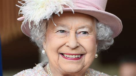 The Hilarious Reason Queen Elizabeth Loves Downton Abbey