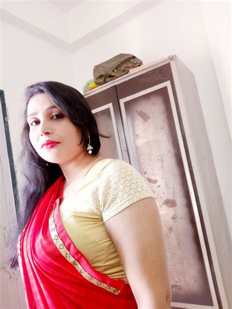 indian hot housewife sexy look in red saree hot and sexy