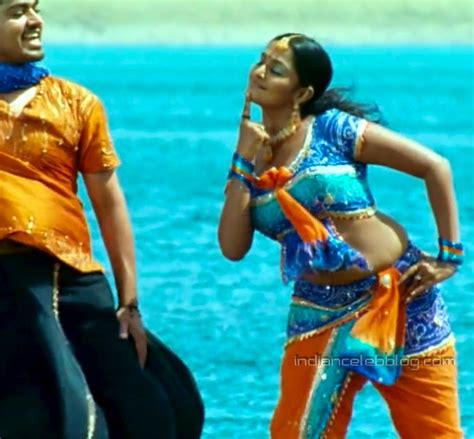 Remya Nambeesan Hot Cleavage Show Tamil Movie Hd Caps –