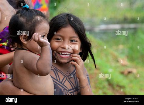 Mittelamerika Panama Gatun See Embera Indian Village Typische Happy