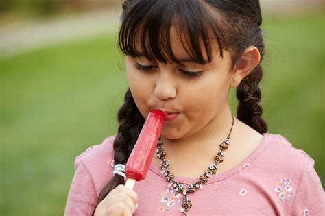 gerry mcintyre photography girl eating popsicle 2 taylor 5 bubbles