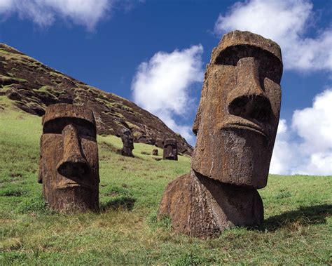 archeologists find bodies   easter island heads