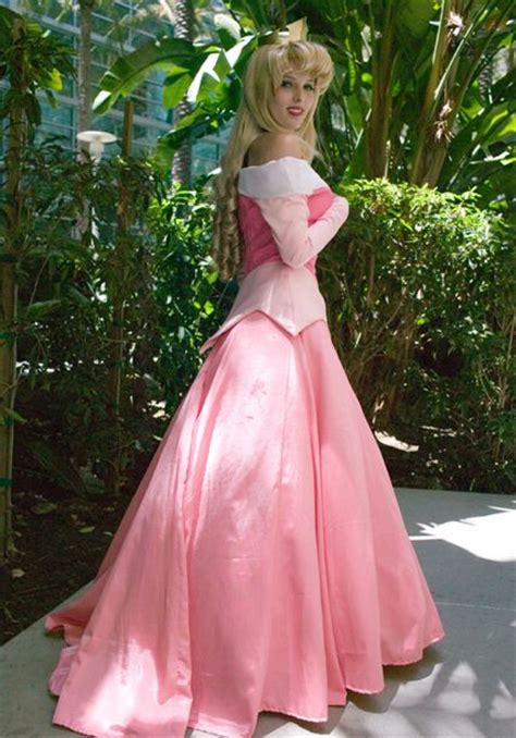 princess aurora cosplay from disney s sleeping beauty picture cosplayer top1gaming i love