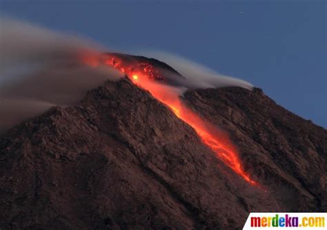 foto melihat lebih dekat dahsyatnya letusan gunung merapi