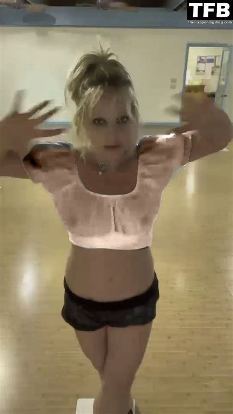 Britney Spears Braless 13 Pics Video Thefappening