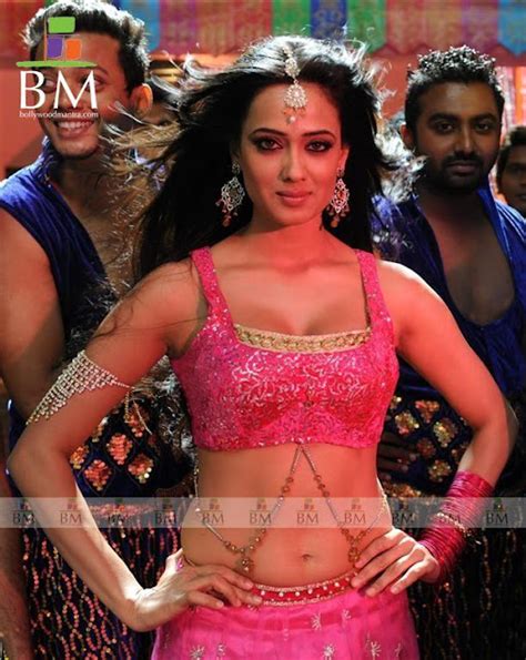 hot film actress gallery shweta tiwari sexy navel show  pink sleeveless choli
