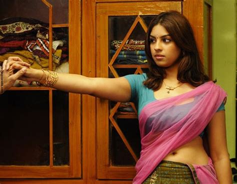 richa gangopadhyay hot navel and cleavage show photos