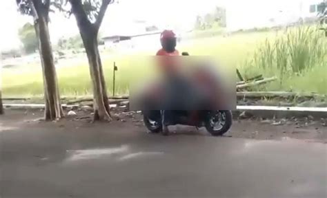 viral video pria onani  atas motor