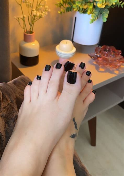 Baner Foot Fetish Pin 61408763