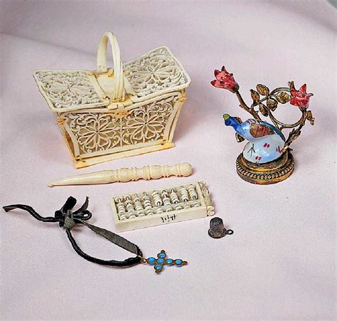 collection  miniature accessories including