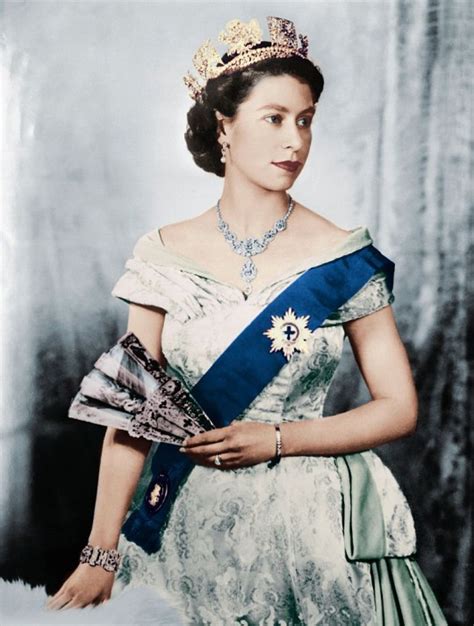 government considering national memorial to queen elizabeth ii uk