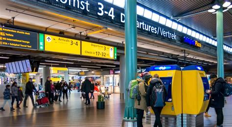 crowded schiphol busy highways expected  summer vacations  nl times