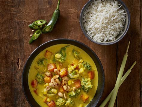 conimex thaise vegetarische gele curry met broccoli en zoete aardappel