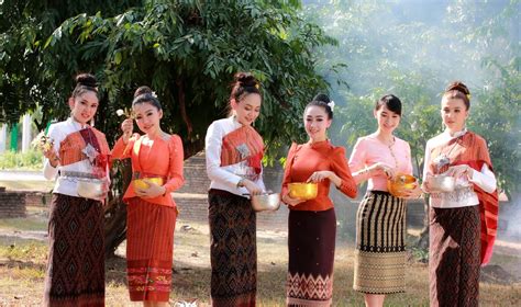 Chut Thai Thailand S Beautiful Traditional Dress