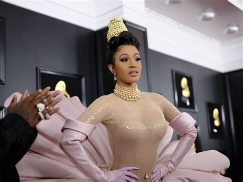 cardi b dragged wiz khalifa for pitting her and nicki